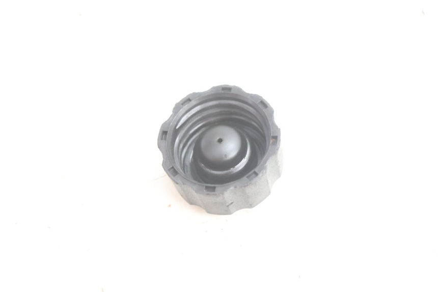 photo de TAPPO SERBATOIO OLIO PEUGEOT VIVACITY 100 (1999 - 2008) - Zoom sullo stato d'uso