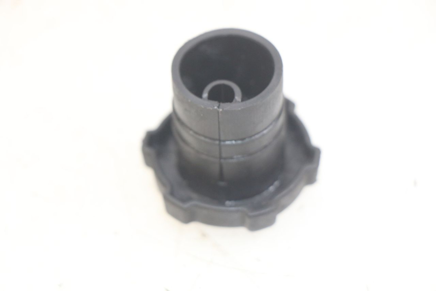 photo de TAPPO SERBATOIO OLIO PIAGGIO ZIP 2T 50 (2009 - 2019) - Dettaglio del componente