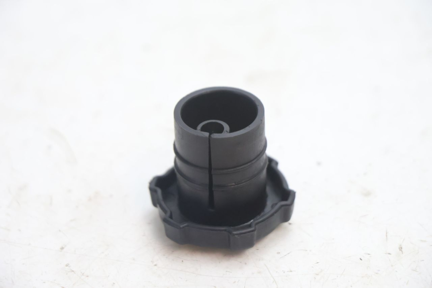 photo de TAPPO SERBATOIO OLIO PIAGGIO ZIP 2T 50 (2009 - 2019) - Zoom sullo stato d'uso