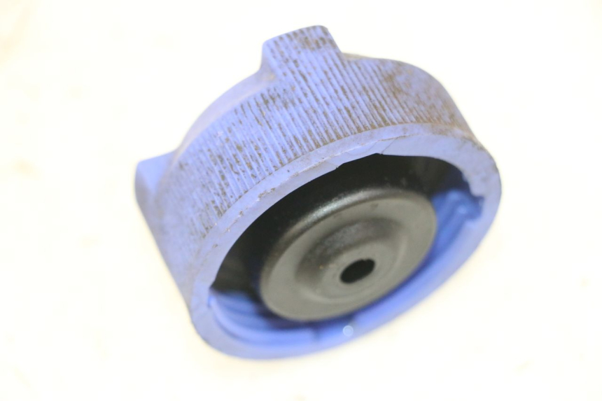 photo de TAPPO VASO ESPANSIONE PEUGEOT ELYSTAR 125 (2002 - 2007) - Zoom sullo stato d'uso