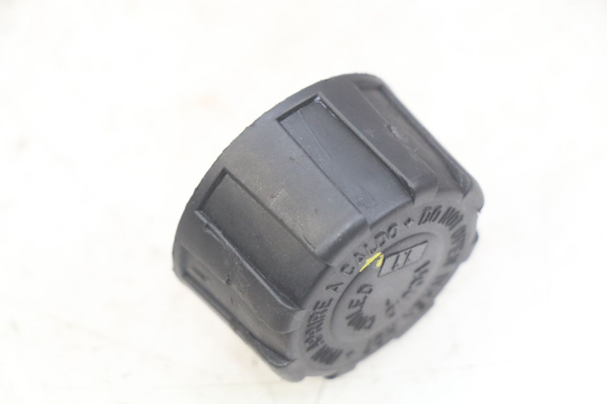 photo de TAPPO VASO ESPANSIONE GILERA GP 800 (2007 - 2013) - Dettaglio del componente