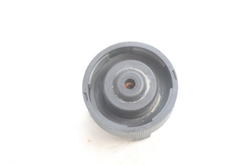 photo de TAPPO VASO ESPANSIONE APRILIA SCARABEO GT 125 (1999 - 2007) - Altra angolazione