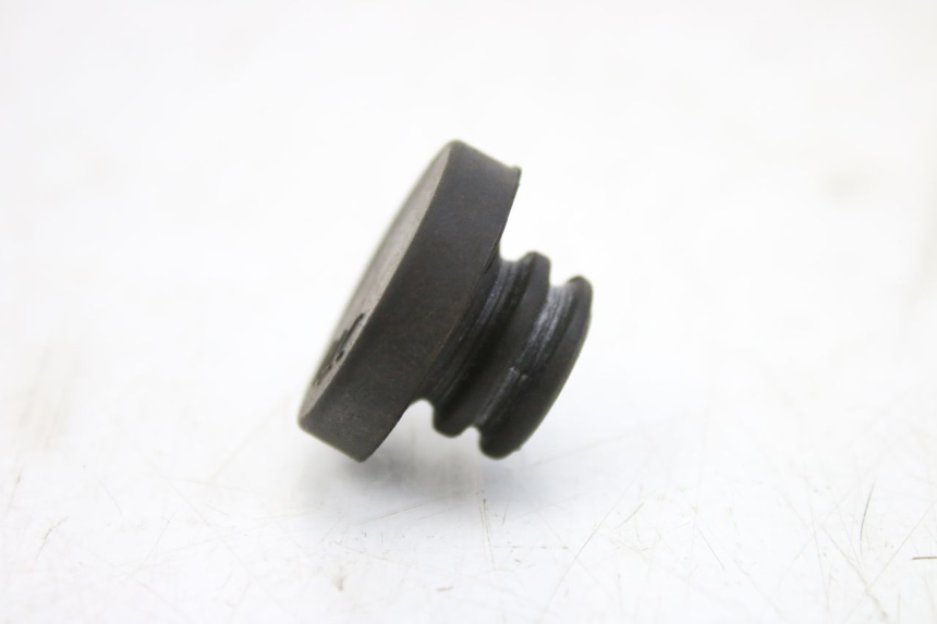 photo de TAPPO VASO ESPANSIONE SUZUKI UH BURGMAN 125 (2002 - 2006) - Primo piano tecnico