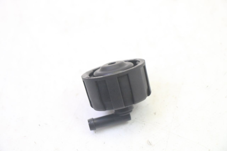 photo de TAPPO VASO ESPANSIONE YAMAHA YP MAJESTY 125 (2007 - 2010) - Altra angolazione