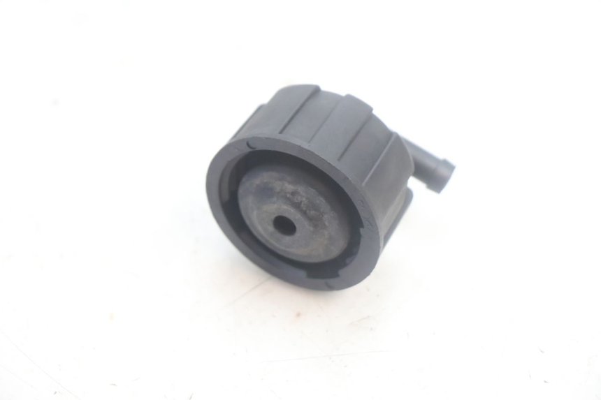 photo de TAPPO VASO ESPANSIONE YAMAHA YP MAJESTY 125 (2002 - 2006) - Altra angolazione