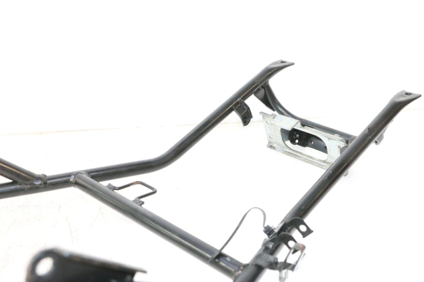 photo de TELAIETTO POSTERIORE SUZUKI BURGMAN EXECUTIVE ABS 650 (2006 - 2012) - Zoom sullo stato d'uso