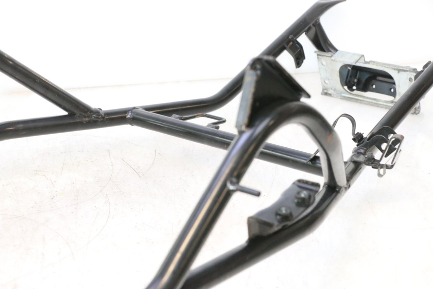 photo de TELAIETTO POSTERIORE SUZUKI BURGMAN EXECUTIVE ABS 650 (2006 - 2012) - Altra angolazione