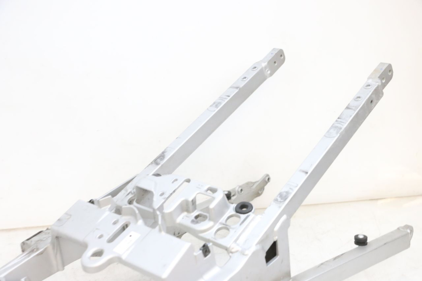 photo de BOUCLE TELAIO POSTERIORE YAMAHA FJR ABS 1300 (2006 - 2012) - Dettagli dei punti di fissaggio