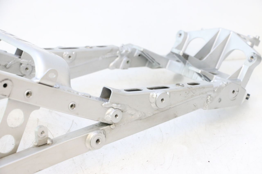 photo de TELAIETTO POSTERIORE YAMAHA FJR 1300 (2001 - 2005) - Stato della superficie e materiale
