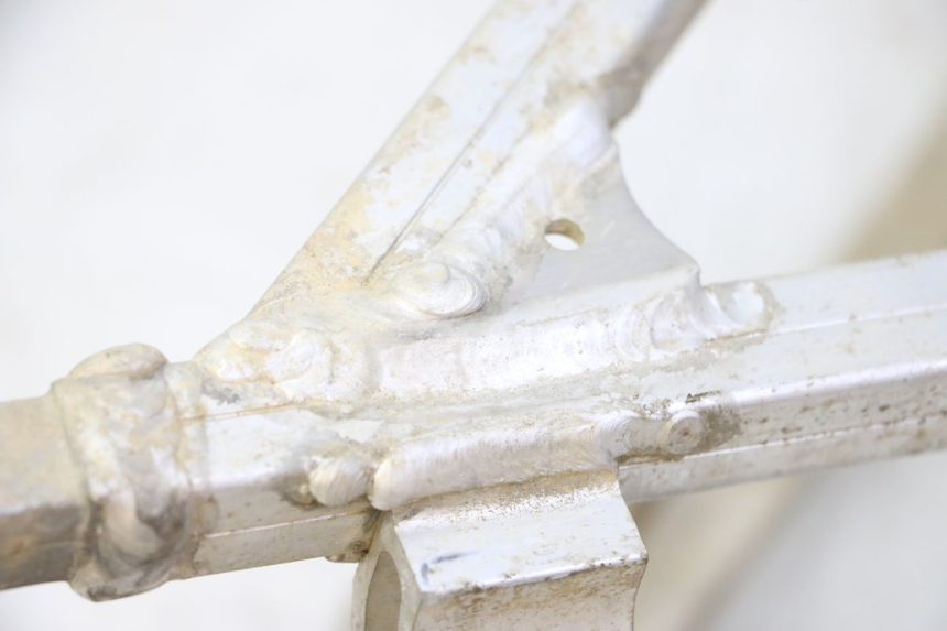 photo de TELAIETTO POSTERIORE YAMAHA YZ 85 (2022 - 2025) - Stato della superficie e materiale