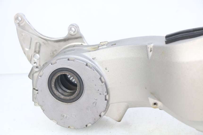 photo de BRACCIO OSCILLANTE HONDA CB R 1000 (2018 - 2023) - Caratteristiche distintive