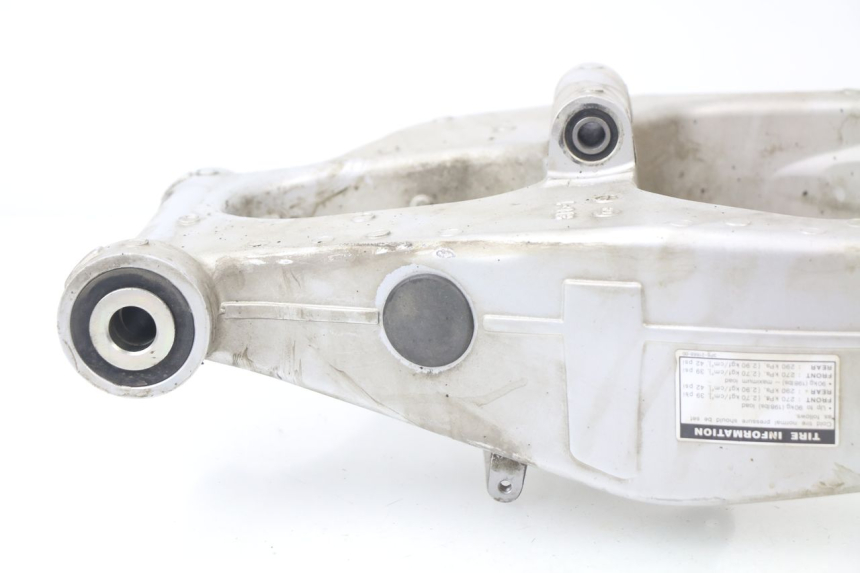 photo de Braccio oscillante YAMAHA FJR ABS 1300 (2006 - 2012) - Stato della superficie e materiale