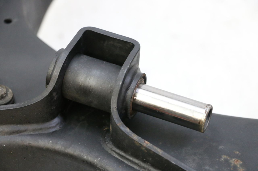 photo de FORCELLONE SUZUKI GSR 750 (2011 - 2017) - Stato della superficie e materiale