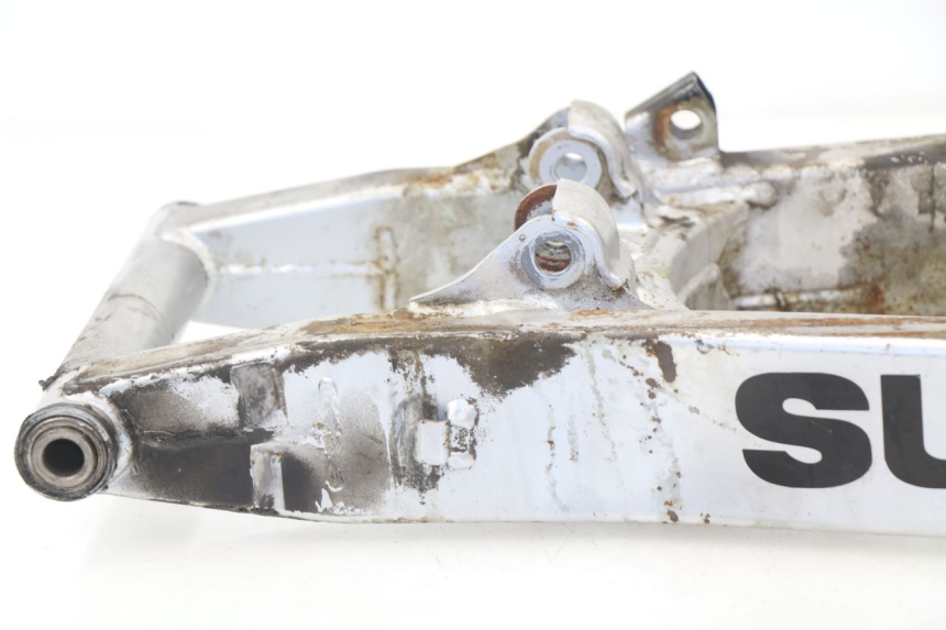 photo de Braccio oscillante SUZUKI GSXF GSX F 600 (1988 - 1997) - Primo piano tecnico