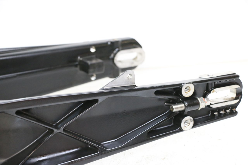 photo de FORCELLONE HUSQVARNA SVARTPILEN 401 (2018 - 2023) - Marcature e riferimenti originali