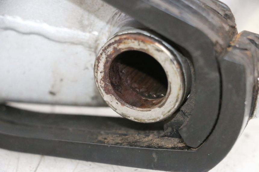 photo de BRACCIO OSCILLANTE HONDA NSR R 125 (1994 - 2003) - Focus sulla struttura