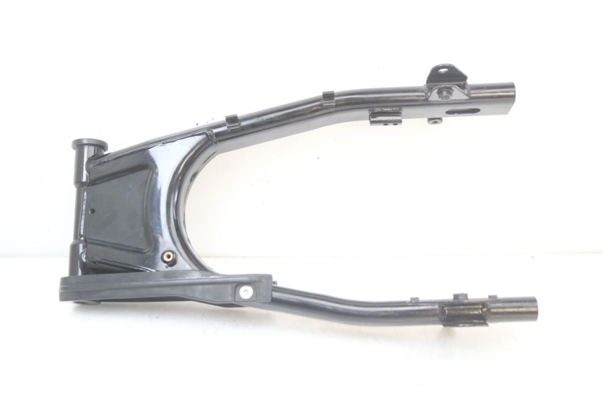 photo de FORCELLONE ROYAL ENFIELD CONTINENTAL GT 650 (2019 - 2024) - Dettagli dei punti di fissaggio