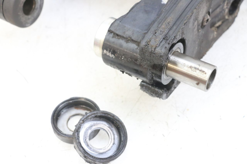 photo de BRACCIO OSCILLANTE TRIUMPH SPEED TRIPLE T301 900 (1994 - 1996) - Dettagli dei punti di fissaggio