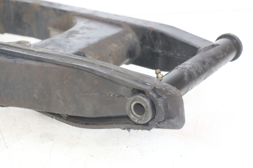 photo de BRACCIO OSCILLANTE DAELIM VJ ROADWIN FI 125 (2008 - 2017) - Stato della superficie e materiale