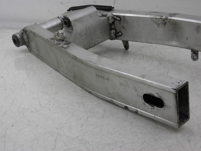 photo de Braccio oscillante YAMAHA FZS FAZER 600 (1998 - 2001) - Stato della superficie e materiale