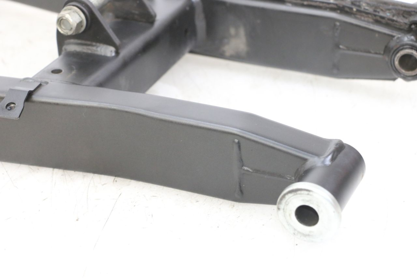 photo de FORCELLONE YAMAHA XJ6 ABS 600 (2008 - 2016) - Dettagli dei punti di fissaggio