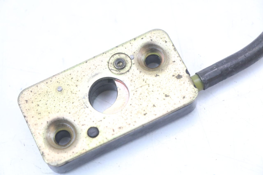 photo de SERRATURA SELLA CAVO SUZUKI GZ MARAUDER 125 (1998 - 2004) - Primo piano tecnico