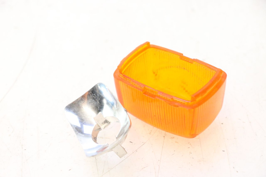 photo de COPERCHI INDICATORE DIREZIONE DESTRA POSTERIORE YAMAHA SLIDER 50 (1999 - 2004) - Dettagli dei punti di fissaggio