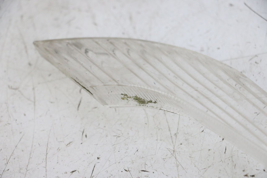 photo de COPERCHI INDICATORE DIREZIONE DESTRA ANTERIORE PEUGEOT VIVACITY NEW 2T 50 (2008 - 2017) - Dettagli dei punti di fissaggio