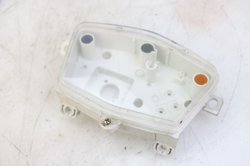 photo de COPERCHIO CONTACHILOMETRI PEUGEOT KISBEE 4T 50 (2018 - 2022) - Dettagli dei punti di fissaggio