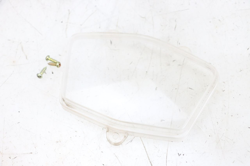 photo de COPERCHIO CONTACHILOMETRI PEUGEOT KISBEE 4T 50 (2010 - 2017) - Dettaglio del componente