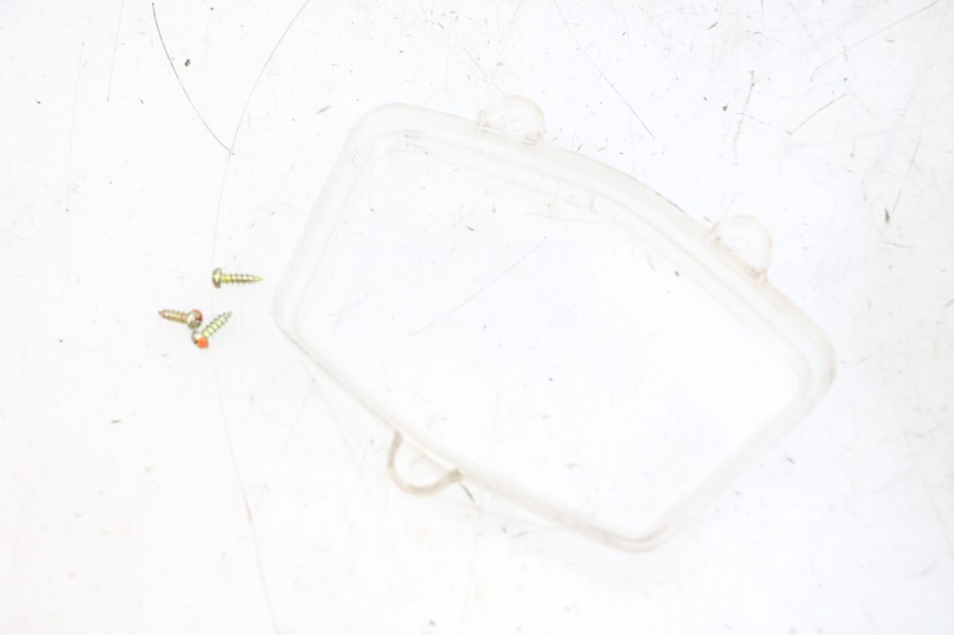 photo de COPERCHIO CONTACHILOMETRI PEUGEOT KISBEE 4T 50 (2010 - 2017) - Zoom sullo stato d'uso