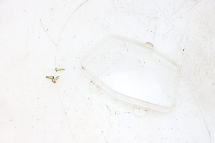 photo de COPERCHIO CONTACHILOMETRI PEUGEOT KISBEE 4T 50 (2010 - 2017) - Altra angolazione