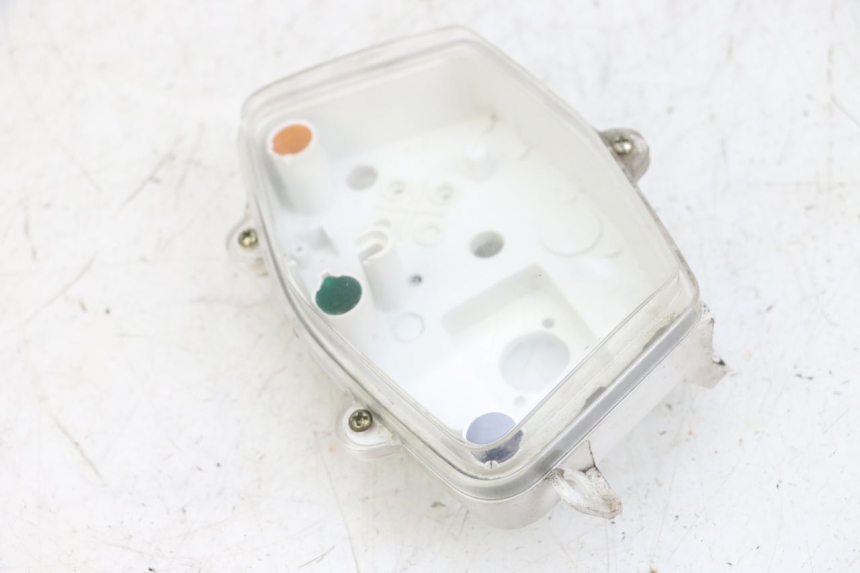 photo de COPERCHIO CONTACHILOMETRI PEUGEOT KISBEE 4T 50 (2018 - 2022) - Dettagli dei punti di fissaggio