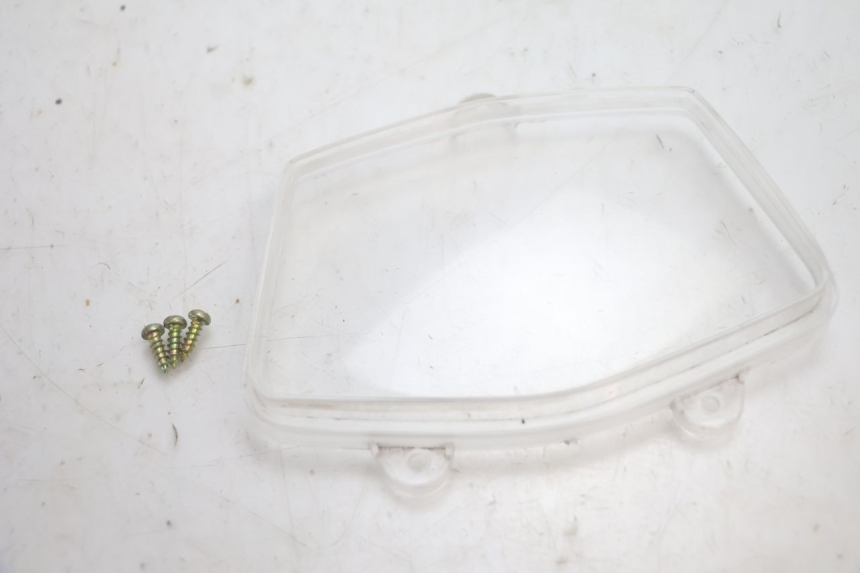 photo de COPERCHIO CONTACHILOMETRI PEUGEOT KISBEE 4T 50 (2010 - 2017) - Dettaglio del componente