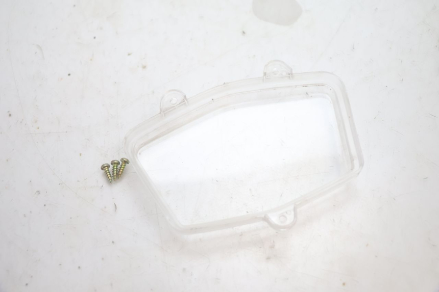 photo de COPERCHIO CONTACHILOMETRI PEUGEOT KISBEE 4T 50 (2010 - 2017) - Zoom sullo stato d'uso