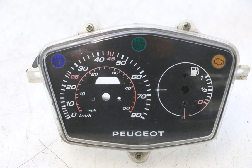 photo de COPERCHIO CONTACHILOMETRI PEUGEOT KISBEE 4T 50 (2018 - 2022) - Dettaglio del componente
