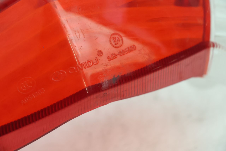 photo de COPERCHIO FANALE POSTERIORE PEUGEOT KISBEE 2T 50 (2010 - 2017) - Altra angolazione