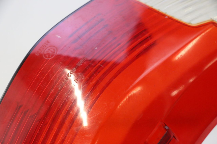 photo de COPERCHIO FANALE POSTERIORE JM MOTORS SANTANA 50 (2014 - 2023) - Primo piano tecnico