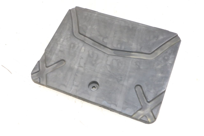 photo de COFANO BATTERIA KYMCO AGILITY 4T 50 (2018 - 2022) - Zoom sullo stato d'uso