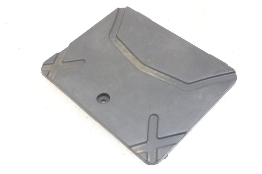 photo de COFANO BATTERIA KYMCO AGILITY 4T 50 (2018 - 2022) - Dettaglio del componente