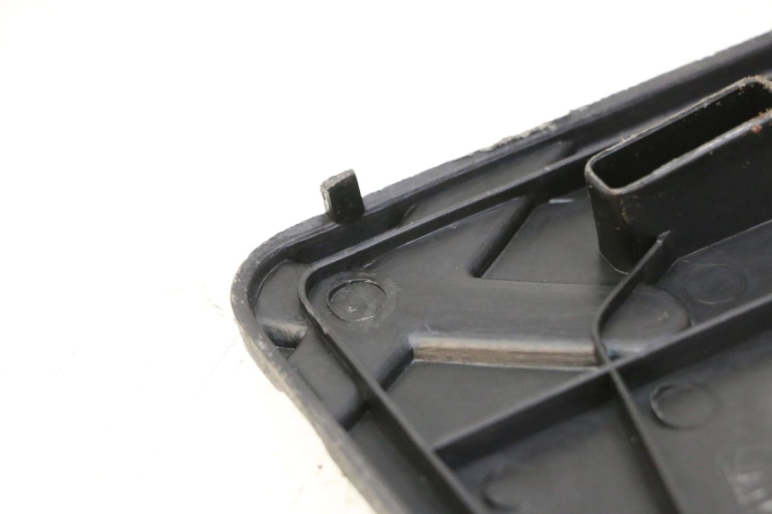 photo de COPERCHIO BATTERIA KYMCO AGILITY 4T 50 (2005 - 2018) - Zoom sullo stato d'uso