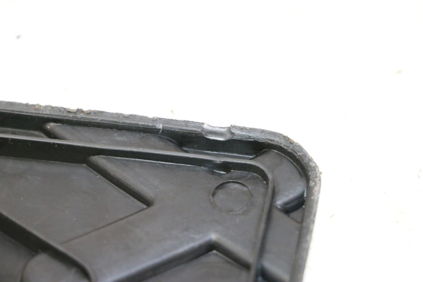 photo de COPERCHIO BATTERIA KYMCO AGILITY 4T 50 (2005 - 2018) - Altra angolazione