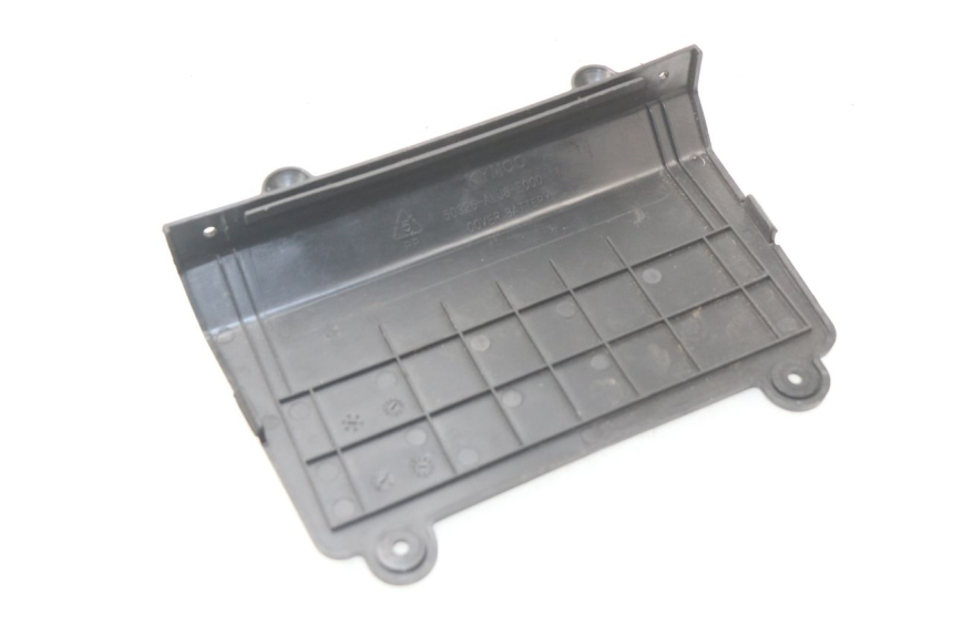 photo de COPERCHIO BATTERIA KYMCO AGILITY CITY 2T 50 (2008 - 2016) - Dettaglio del componente