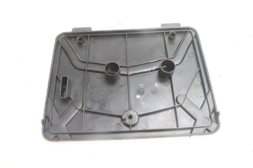 photo de BATTERIA COPERCHIO KYMCO AGILITY FR 2T 50 (2012 - 2017) - Altra angolazione