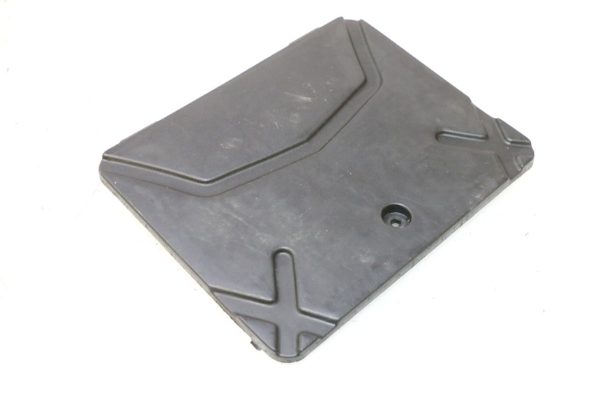 photo de BATTERIA COPERCHIO KYMCO AGILITY PREMIUM 50 (2007 - 2010) - Dettaglio del componente