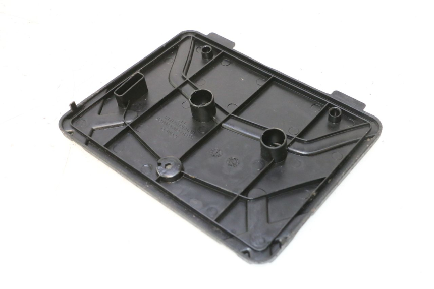 photo de BATTERIA COPERCHIO KYMCO AGILITY PREMIUM 50 (2007 - 2010) - Altra angolazione