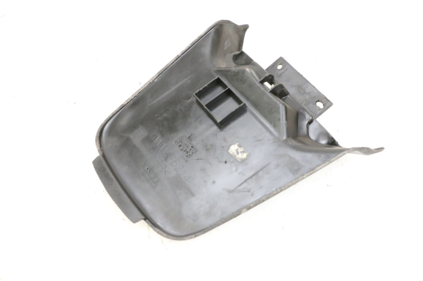 photo de COPERCHIO BATTERIA MBK BOOSTER SPIRIT 50 (2004 - 2017) - Primo piano tecnico