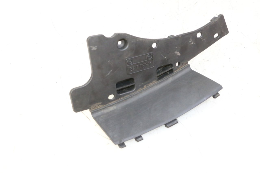 photo de COPERCHIO BATTERIA SUZUKI BURGMAN 125 (2007 - 2014) - Altra angolazione