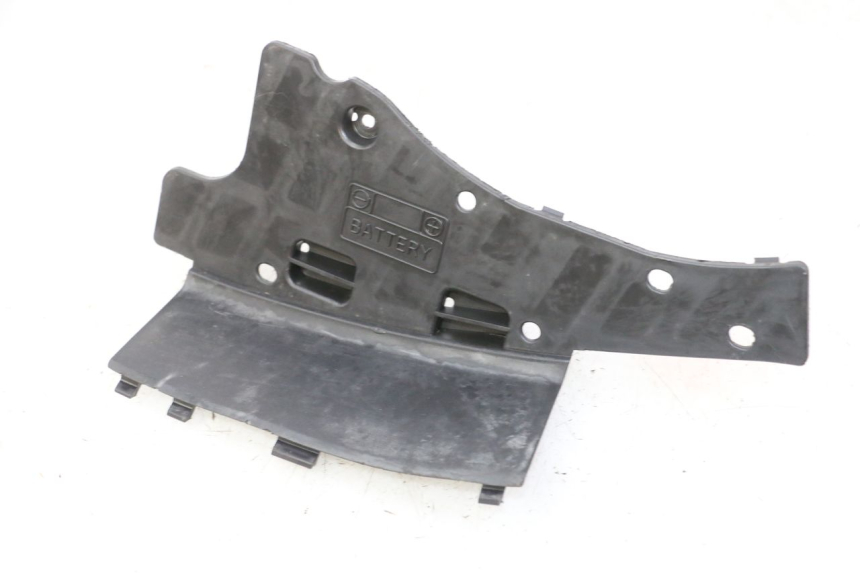 photo de COPERCHIO BATTERIA SUZUKI BURGMAN 125 (2007 - 2014) - Altra angolazione