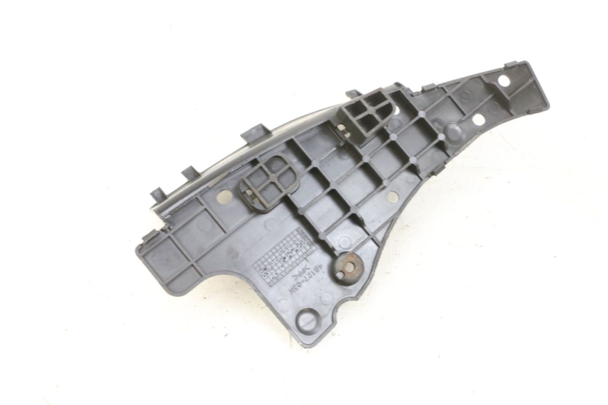 photo de COPERCHIO BATTERIA SUZUKI BURGMAN 125 (2007 - 2014) - Dettaglio del componente